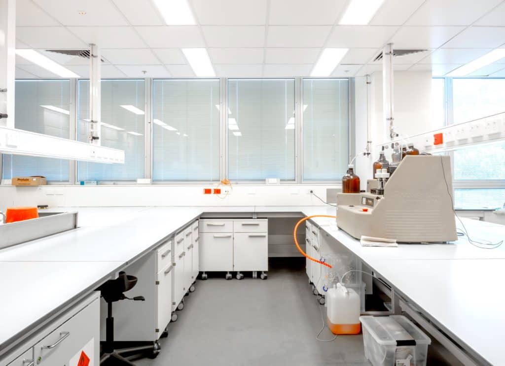 在實驗室裝修中，廢氣處理設(shè)備應(yīng)該安裝在什么位置？