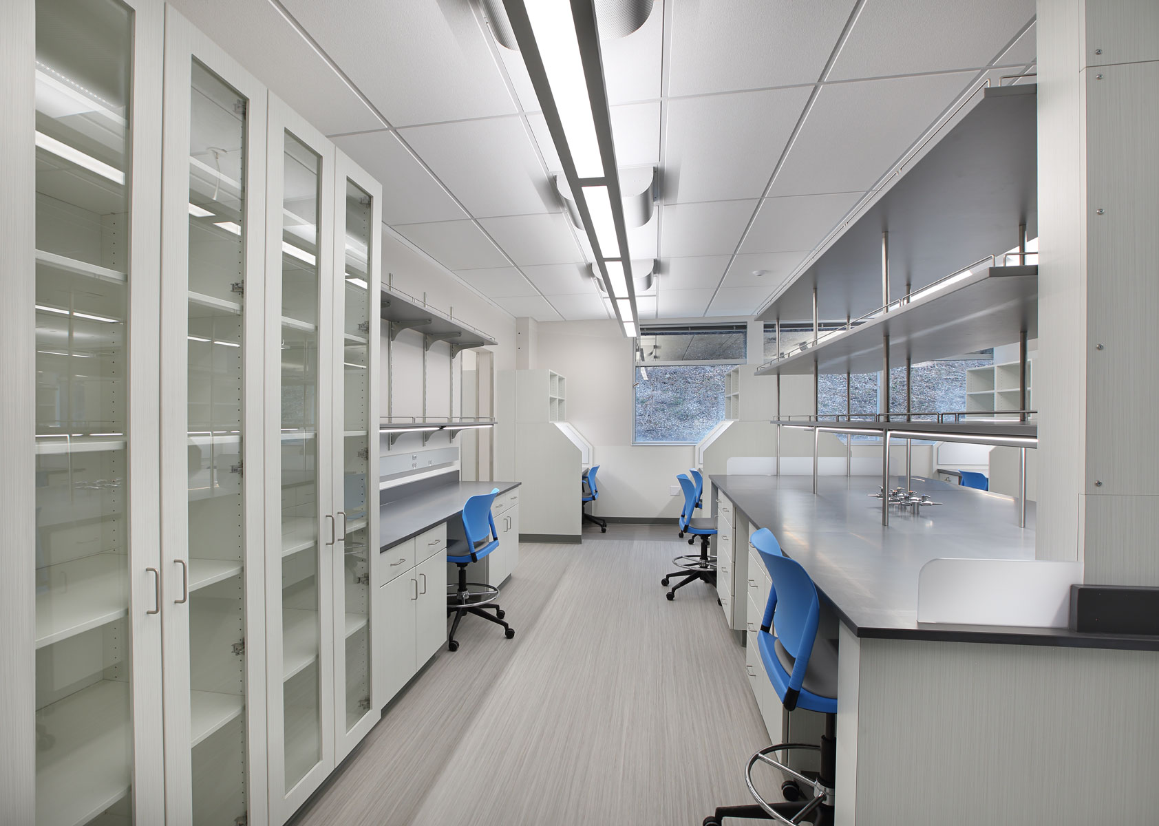 從氣流到建材：潔凈實驗室無菌環(huán)境打造的 6 項硬核標(biāo)準(zhǔn)