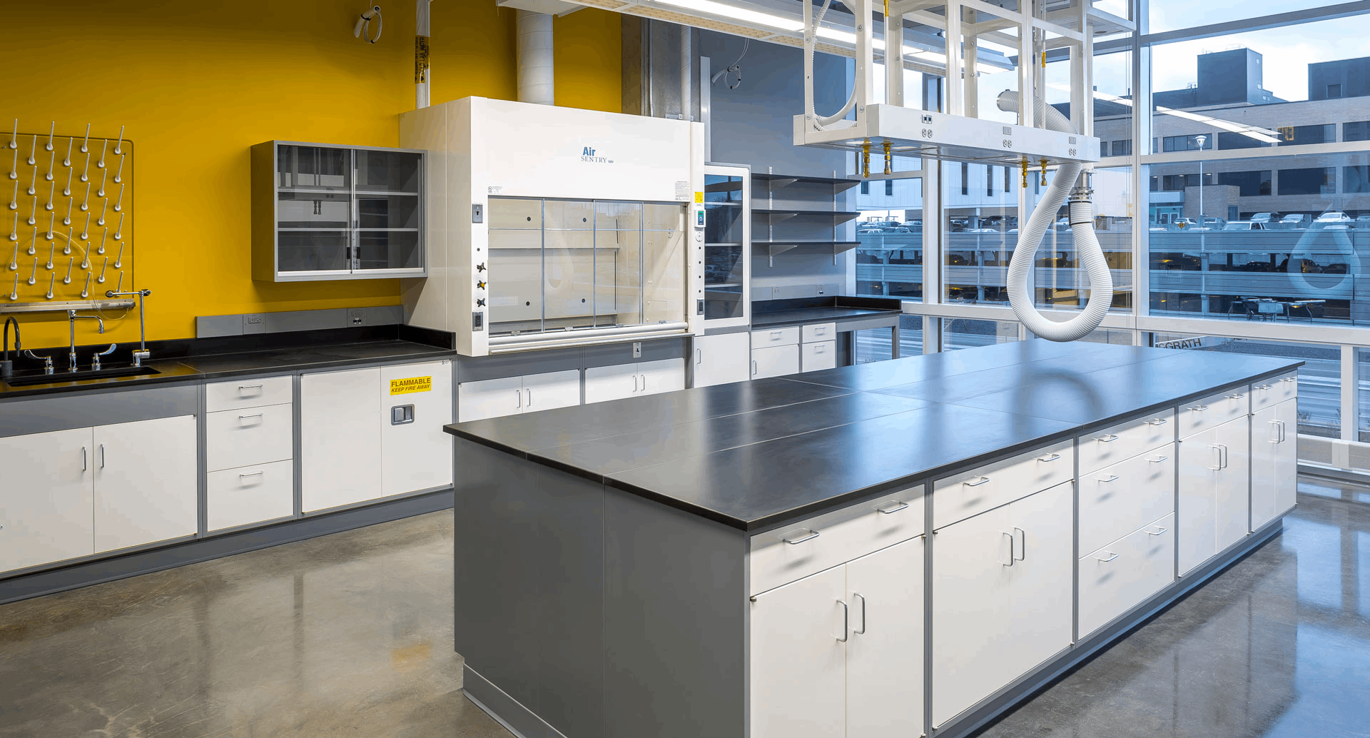 實驗室裝修中新風(fēng)系統(tǒng)的設(shè)計與運行原理