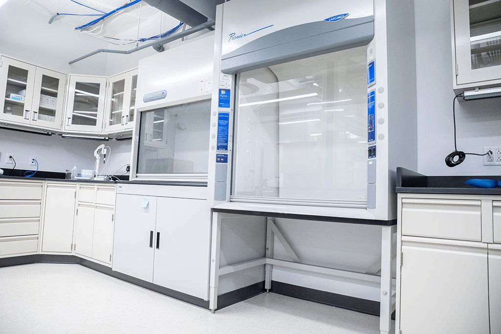 實(shí)驗(yàn)室墻面材料如何選？一文詳解關(guān)鍵要點(diǎn)