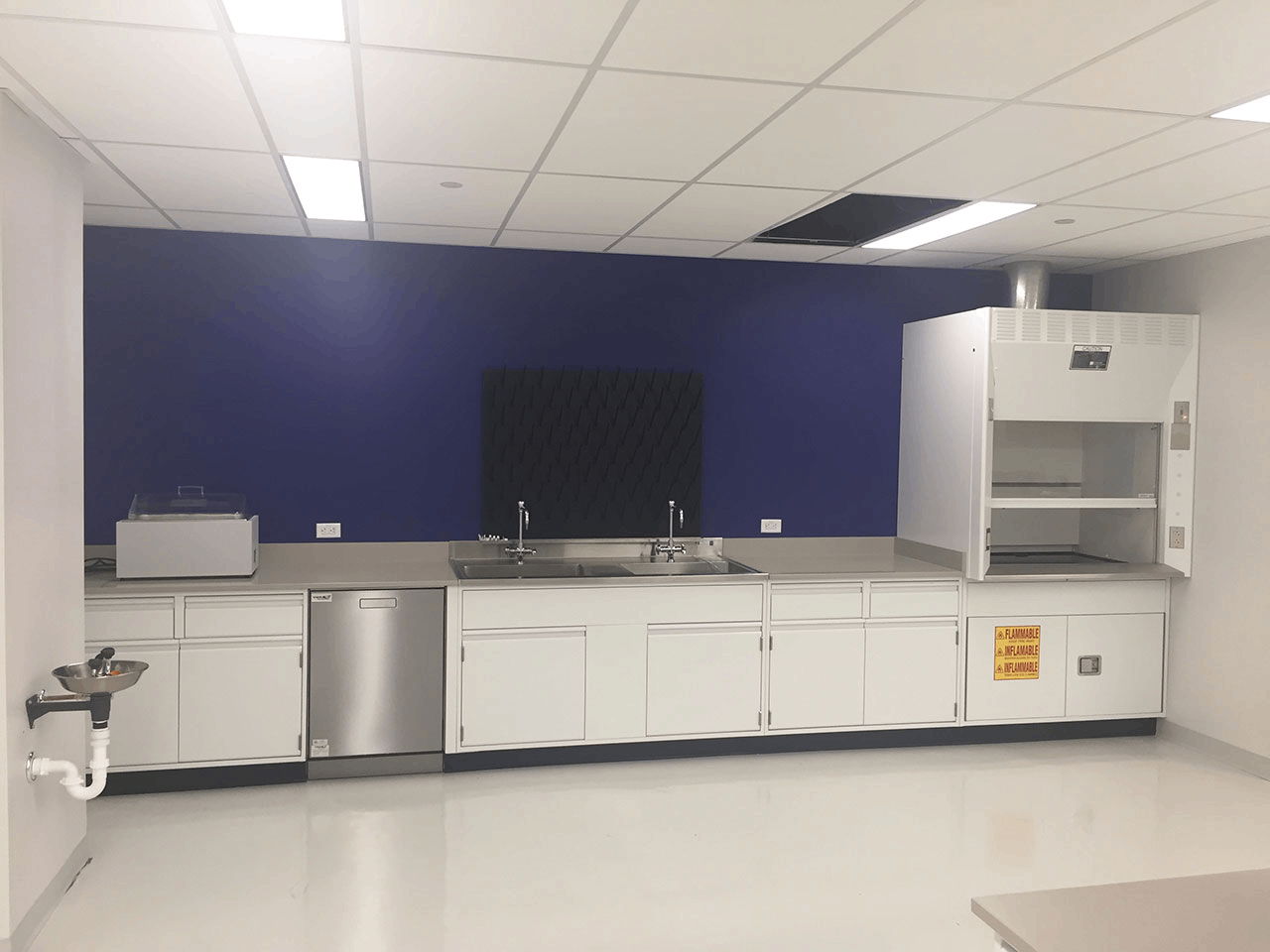 實(shí)驗(yàn)室裝修中自流平地面的施工工藝與優(yōu)勢