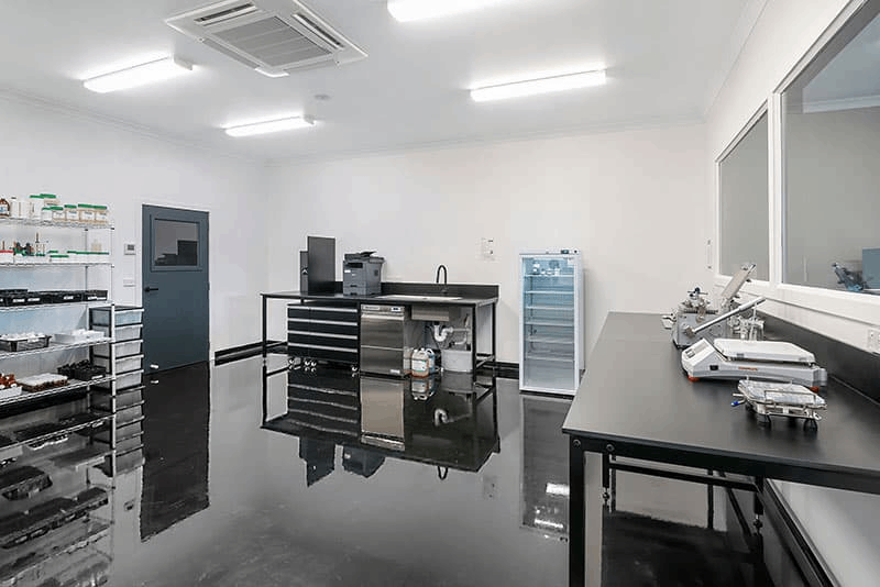 生物實驗室通風(fēng)柜與家具安全距離：從安裝到驗收的 20 條鐵律